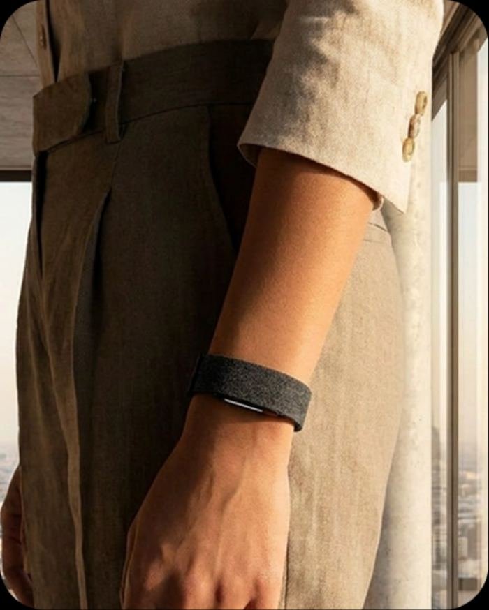 Hume Band worn on the wrist with business casual clothing